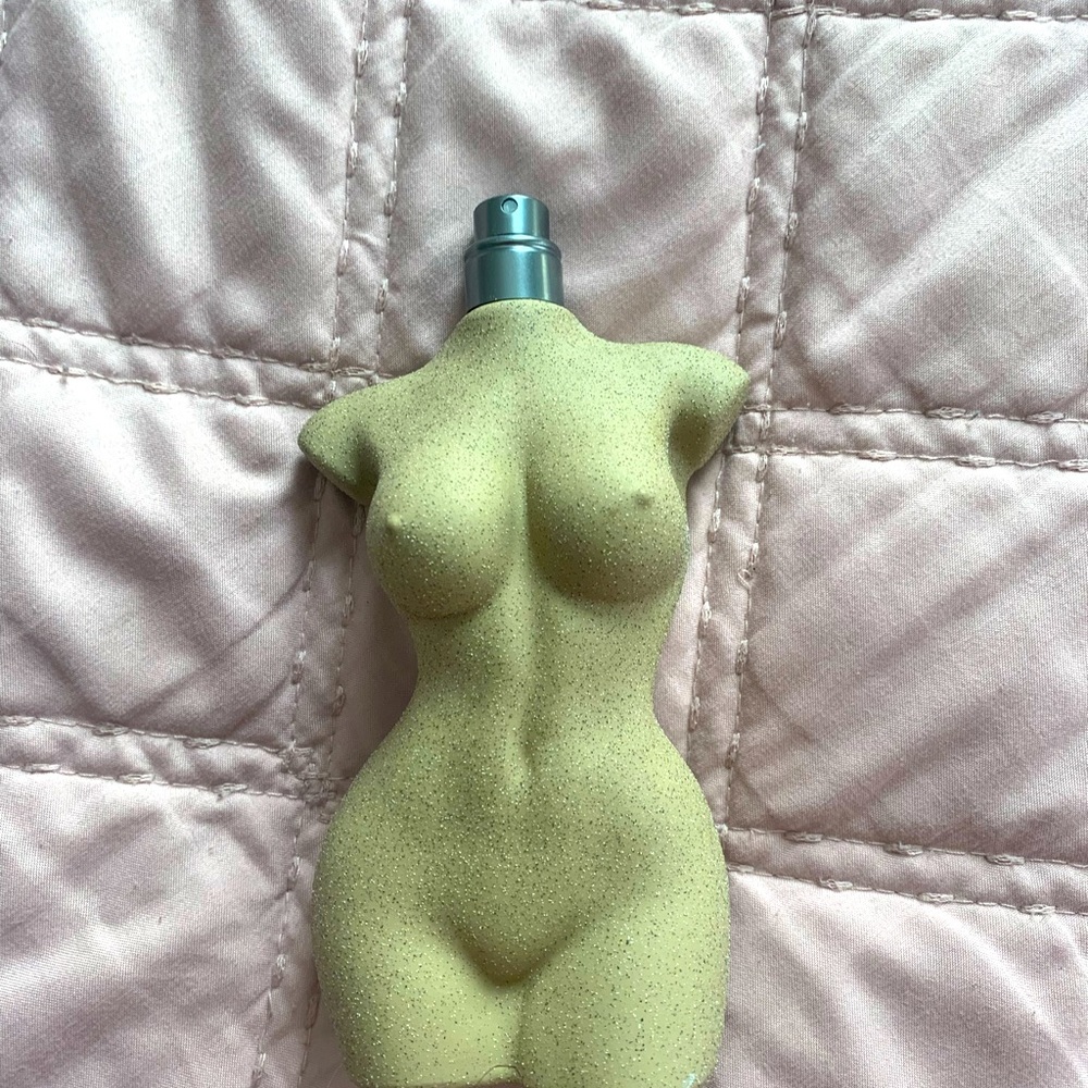 Body by kim kardashian, darker bottle , Full